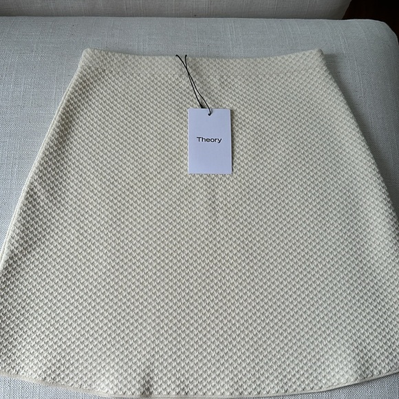 Theory Vanilla Cream skirt - Picture 5 of 6